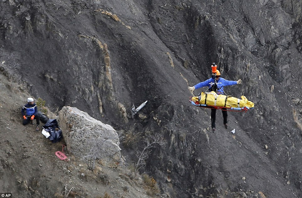 Chưa tìm thấy hộp đen thứ hai máy bay Germanwings 